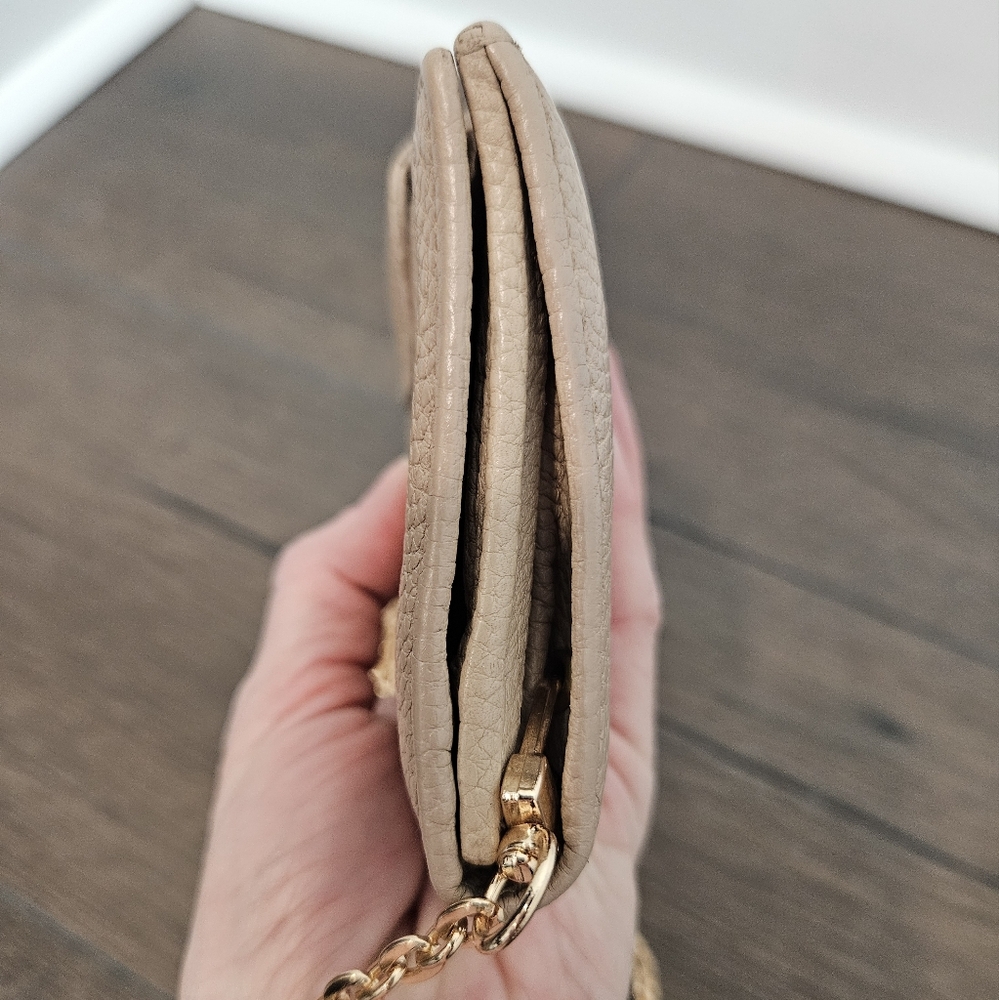 Salvatore Ferragamo Cream Wallet/Crossbody Chain Bag - Picture 5 of 16